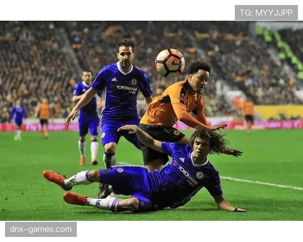 西甲保级战白热化,多队稳扎稳打力保顶级联赛席位 西甲保级战白热化,多队稳扎稳打力保顶级联赛席位